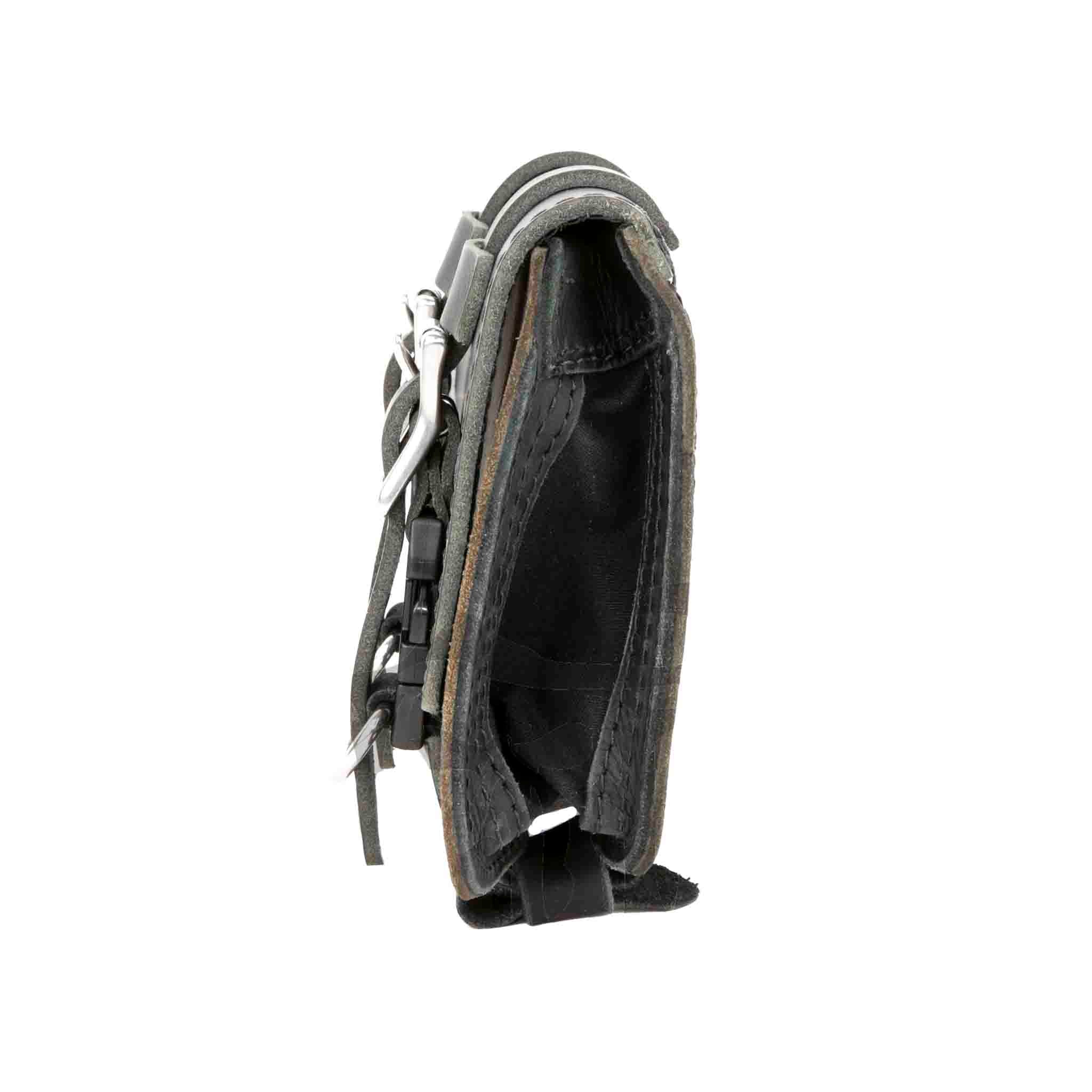 Upgrade your Harley-Davidson® Dyna with the DBB03WC Dyna Expandable Battery Bag. Hand crafted in USA with premium water buffalo leather, waxed canvas and stainless steel hardware. Durable and stylish, it's the perfect fit for your motorcycle.