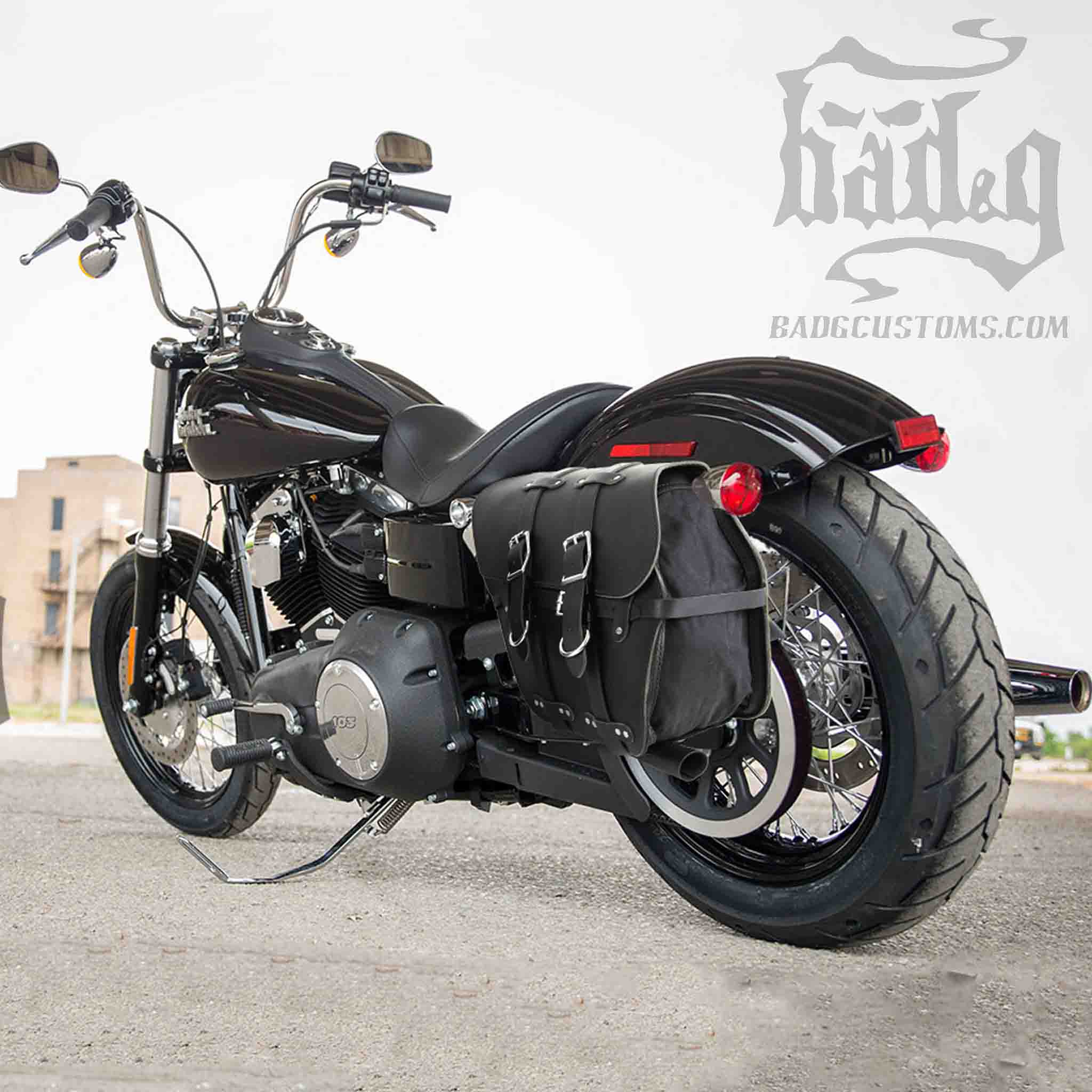 Upgrade your Harley-Davidson® Dyna with the DL01WC Expandable Left Side Saddlebag. Hand crafted in USA with premium water buffalo leather, waxed canvas and stainless steel hardware. Durable and stylish, it's the perfect fit for your motorcycle.