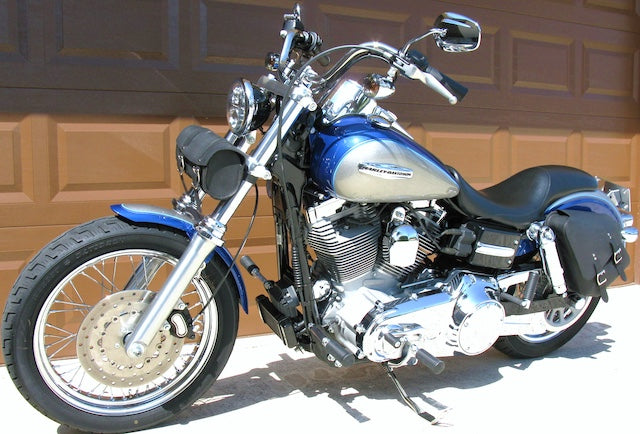 Upgrade your Harley-Davidson® Dyna with the DL02 Dyna Left Side Solo Bag. Hand crafted in USA with premium leather and top quality hardware. Durable and stylish, it's the perfect fit for your motorcycle.