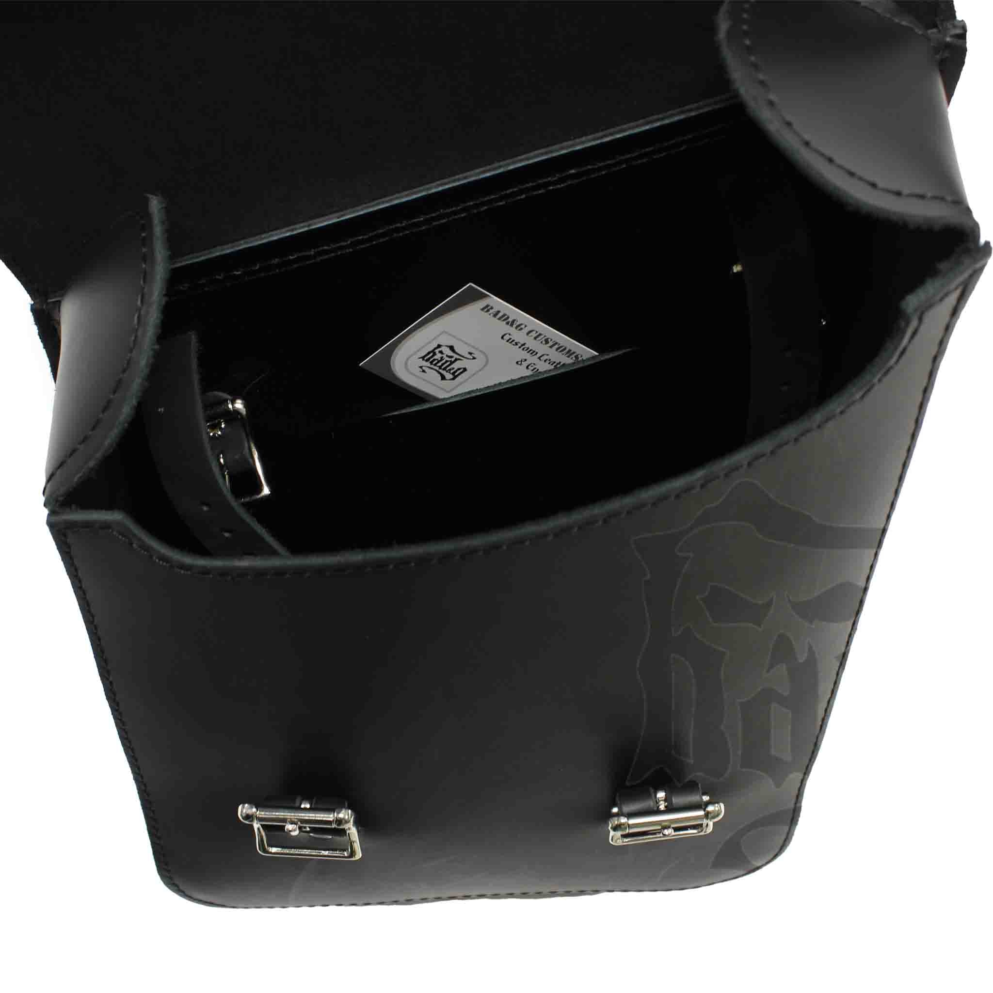 Upgrade your Harley-Davidson® Softail with the SHR02 Right Side Swingarm Solo Bag. Hand crafted in USA with premium leather and top quality hardware. Designed to fit all Pre-2017 Harley-Davidson® Softail models*. Durable and stylish, it features easy installation and it's the perfect fit for your motorcycle.
