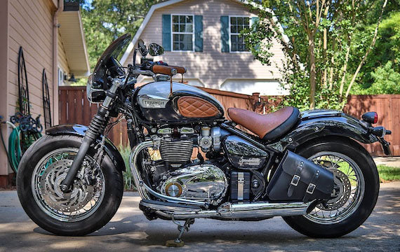 Upgrade your Triumph Bobber or Speedmaster with the TBL01 Left Side Solo Bag. Hand crafted in USA with premium leather and top quality hardware. Durable and stylish, it's the perfect fit for your motorcycle.