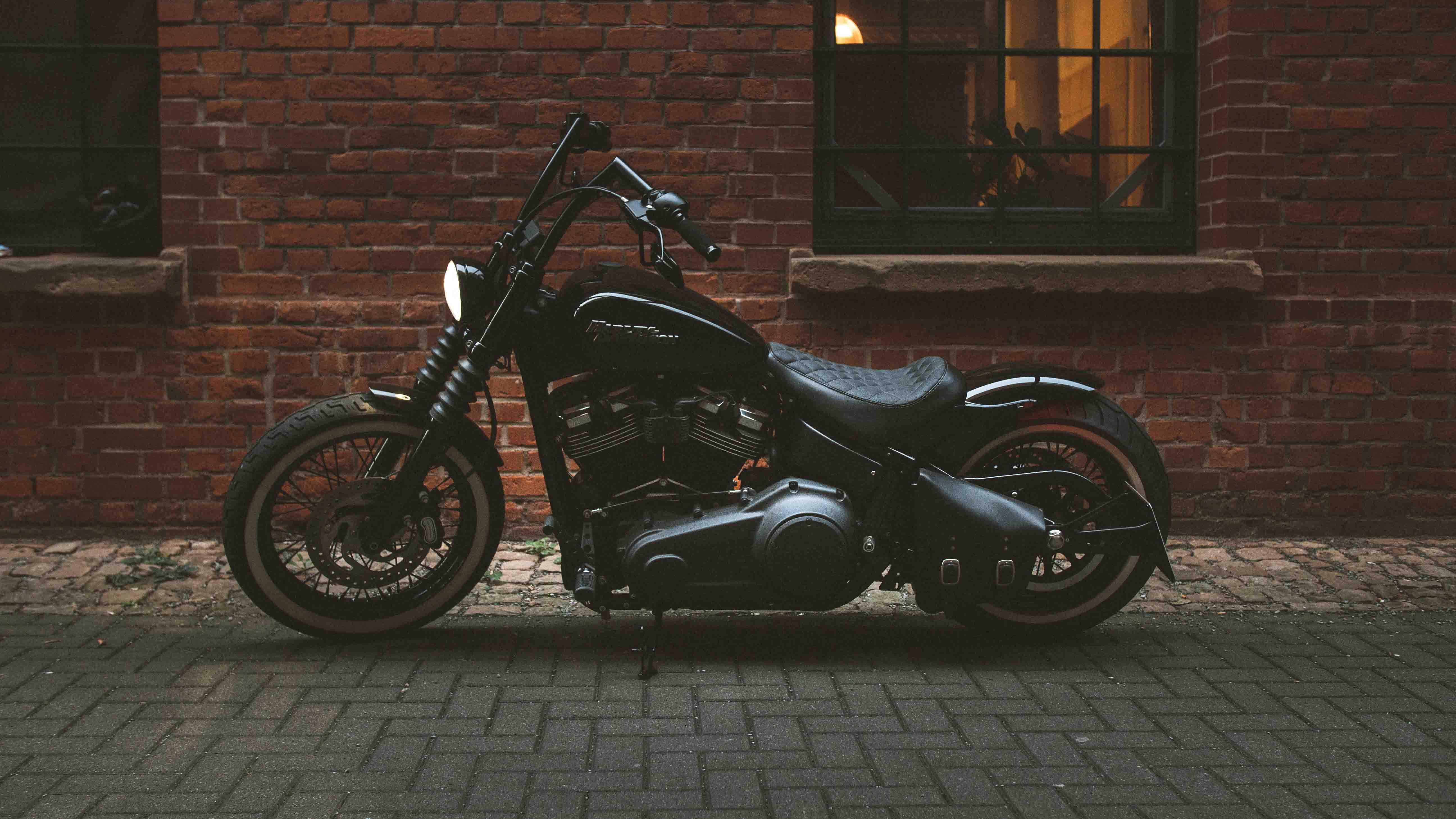 Upgrade your Harley-Davidson® Hardtail Chopper / Bobber with the SHL01 Left Side Solo Bag. Hand crafted in USA with premium leather and top quality hardware. Durable and stylish, it's the perfect fit for your motorcycle.